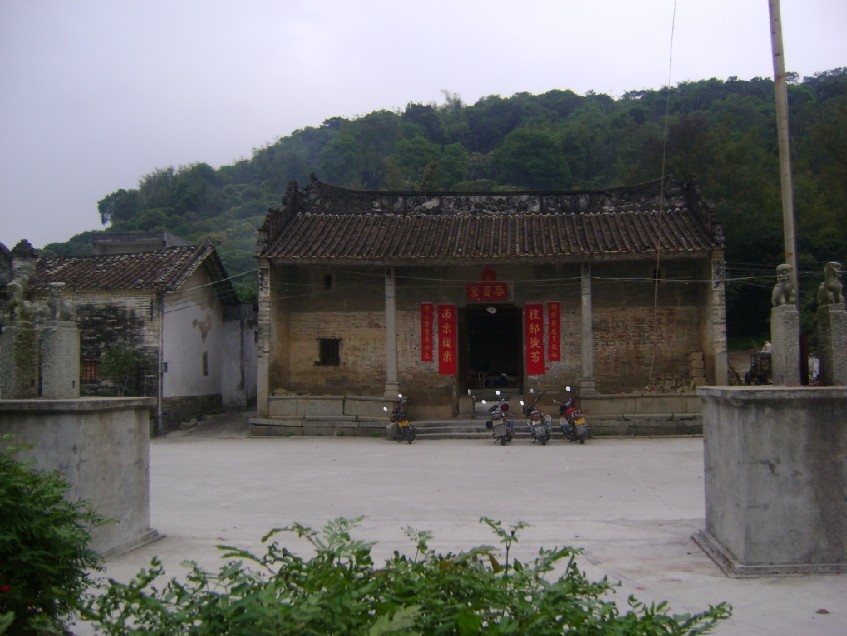 坐甲正针祠堂正照，左水倒右.jpg