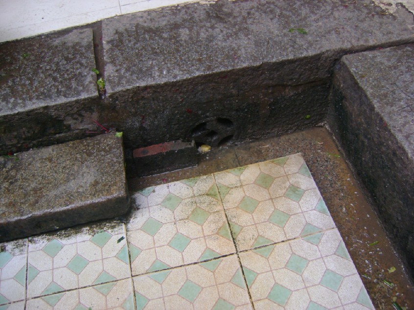 天井辛兼酉水口.jpg