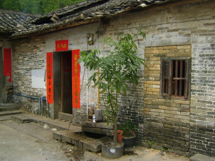 左侧住宅坐壬兼子，右水倒左.jpg