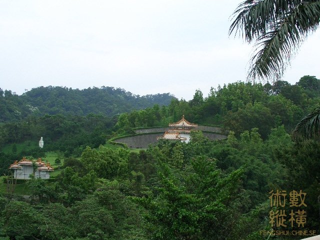 家族墓全景.JPG