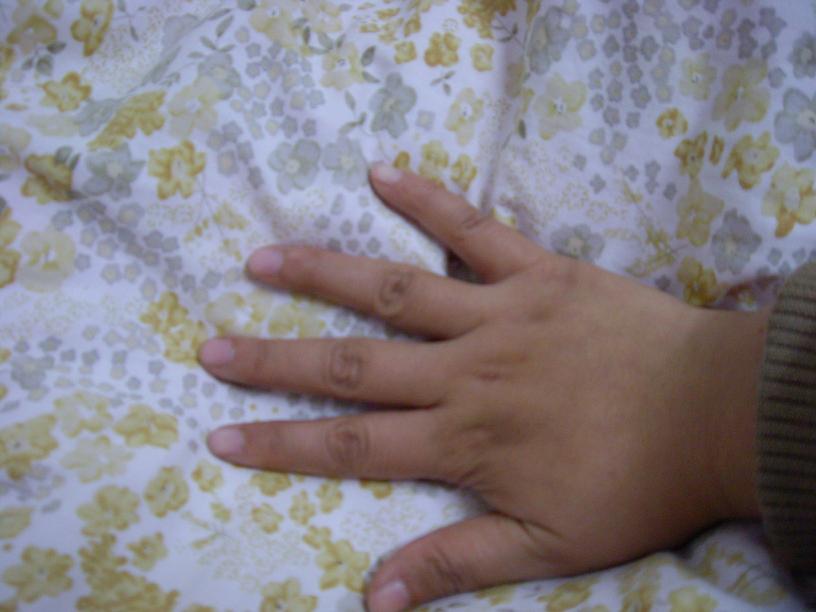 hand-r.JPG
