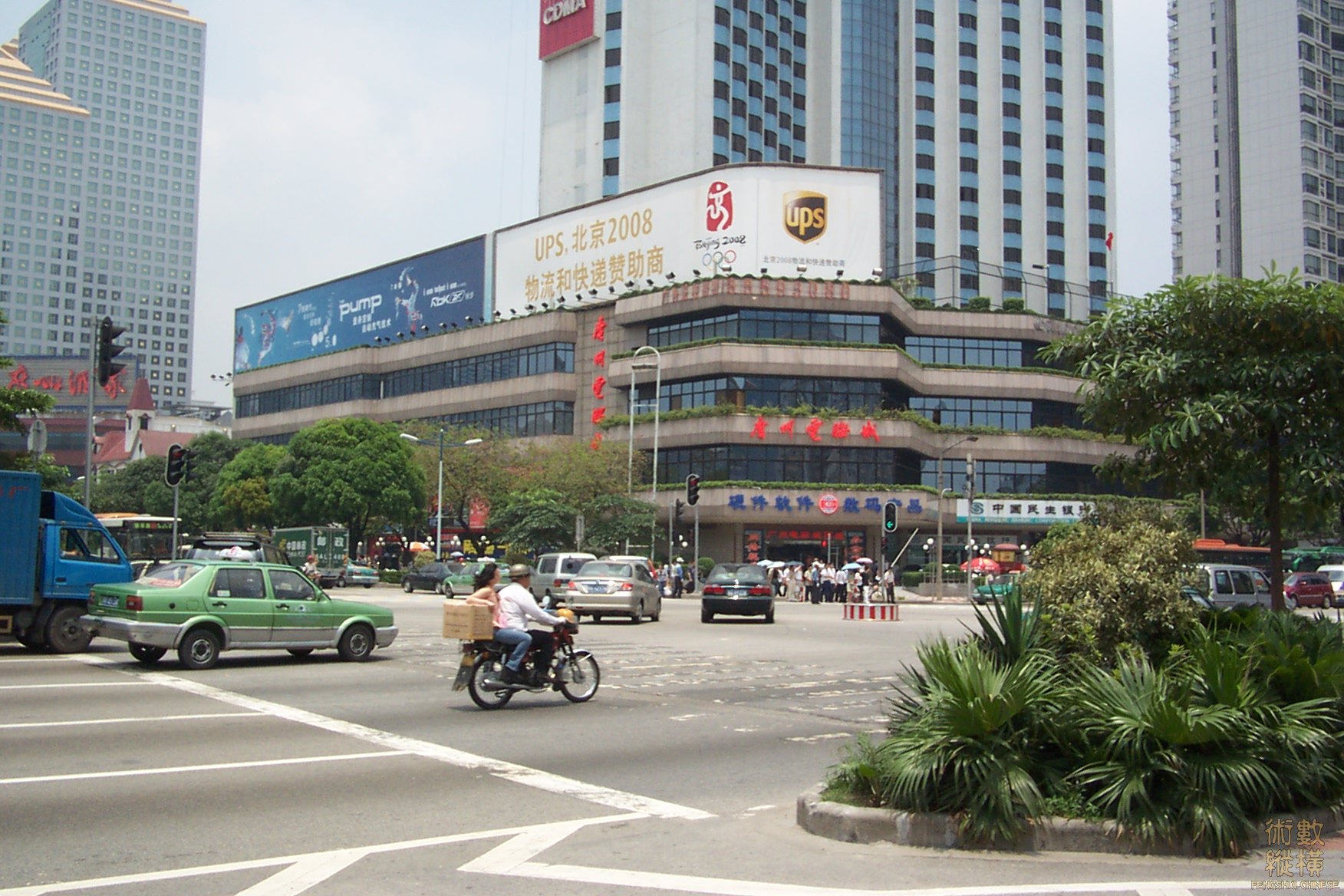 东北门外的路口.JPG