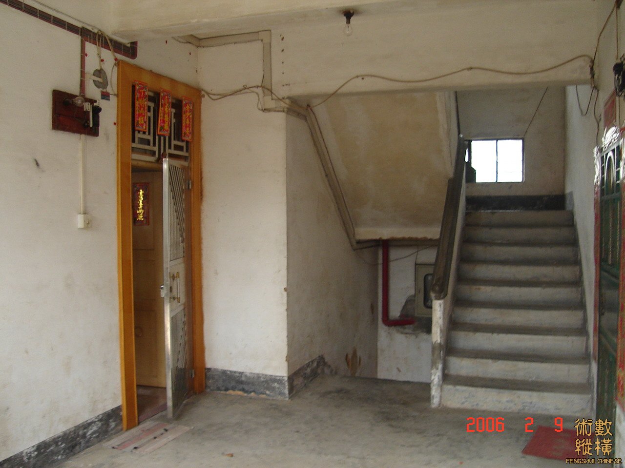 门口与楼梯.jpg